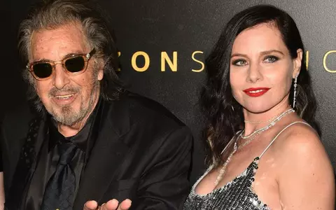 Al Pacino, părăsit de iubita cu 40 de ani mai tânără, pe motiv că este prea bătrân și prea zgârcit: ”Îmi cumpăra doar flori”