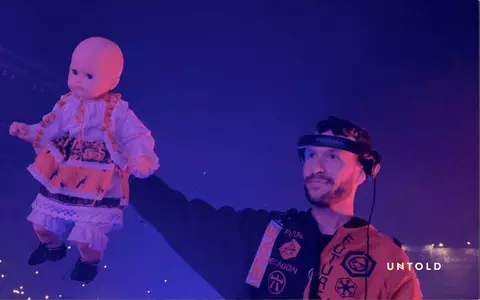 Un DJ renumit își promovează noua piesă cu imagini de la festivalul UNTOLD