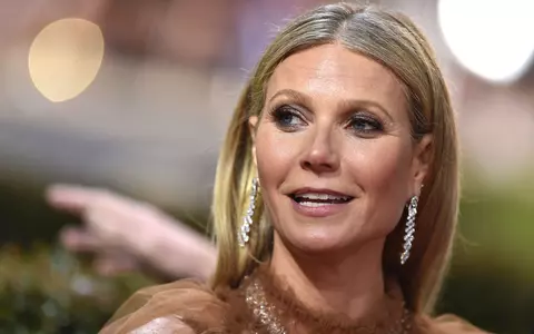 Gwyneth Paltrow, speriată de coronavirus: "Deja am fost în filmul ăsta!" Actrița a dormit cu masca pe față, în avion