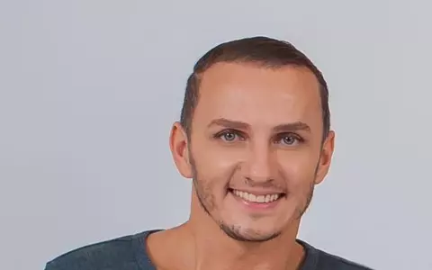 Trăistariu scandalizează din nou, cu poze nud! "Mi se oferă bani în schimbul fotografiilor cu mine gol"
