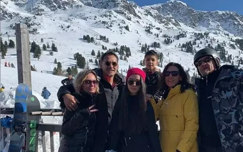 Lidia Buble și Răzvan Simion, tot mai des separați.  Prezentatorul TV a plecat în vacanță cu fosta soție și copiii