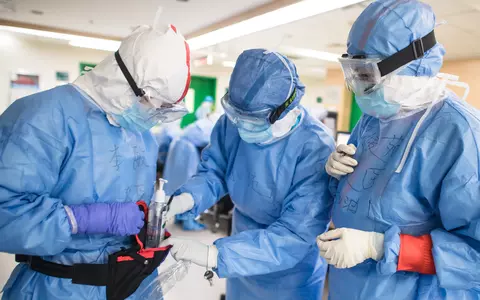 CORONAVIRUS - primele teorii ale conspirației. Cum ar fi apărut epidemia de Covid-19 / Virusul din Wuhan, prezis într-un roman din 1981