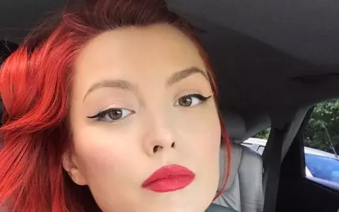 Elena Gheorghe, fotografie incendiară în cadă