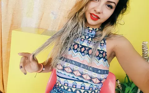 Cine este Alexa Trăilă, de la emisiunea „Mireasa”. Are 22 de ani și este nail artist|GALERIE FOTO