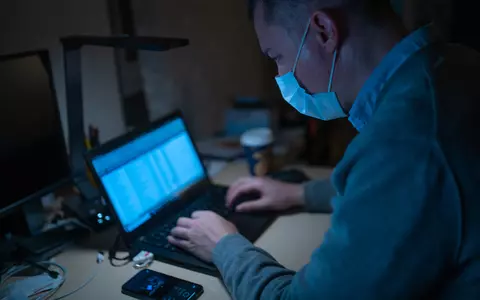 Sfaturile medicului despre cum să ne protejăm de coronavirus, la locul de muncă. Este sau nu indicat ca oamenii să poarte măști?