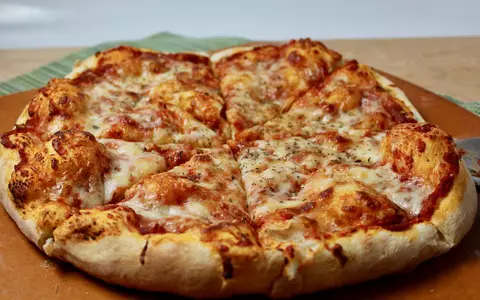 Cum să faci cel mai bun blat de pizza acasă. Nu ai nevoie de drojdie