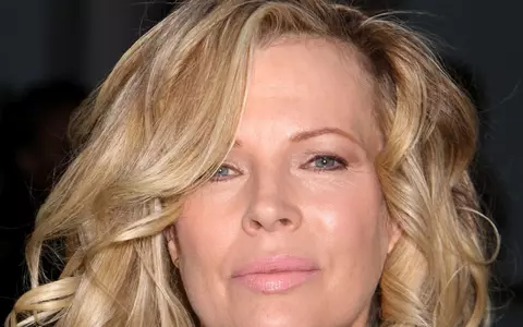 Kim Basinger, greu de recunoscut din cauza operațiilor estetice. Cum arată la 66 de ani una dintre cele mai sexy actrițe din istoria Hollywood-ului!