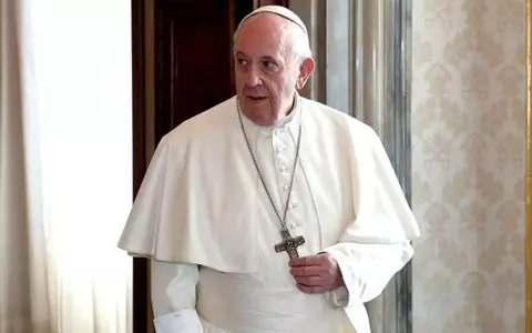 Papa Francisc a mers pe străzile Romei către un loc de rugăciune, în ciuda pericolului coronavirus. Respiră cu un singur plămân încă din adolescență