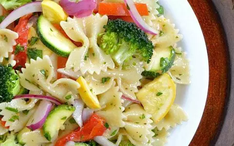 Salată rece de paste, de post. Un preparat ușor și gustos