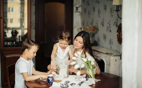 Copilul tău se plictisește? Încearcă aceste jocuri și activități, cât timp sunt închise școlile