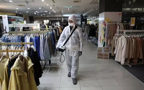 Specialiștii de la Institutul Superior de Sănătate Italia: adevărul despre contaminarea cu coronavirus de pe alimente, haine, tălpile de la pantofi și labele animalelor de companie