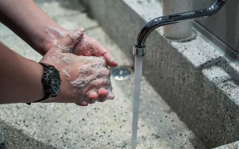 De ce săpunul distruge virușii și, mai ales, coronavirusul care provoacă infecția COVID-19