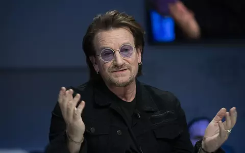 Bono dedică balada "Let Your Love Be Know" tuturor celor afectați de COVID-19. Solistul U2 a fost impresionat de italienii care cântă de la balcon!