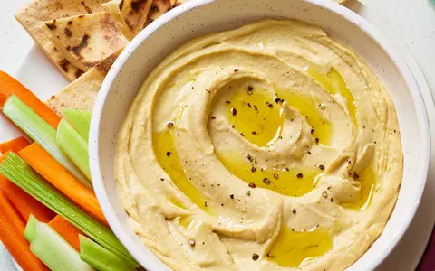 Cum să faci hummus acasă. Este cremos și delicios, perfect pentru post