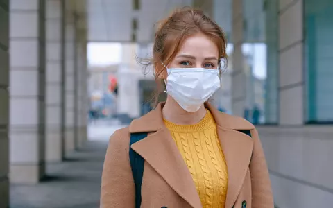 Ne protejează masca de coronavirus? De ce anume trebuie să ținem cont și cum se poartă corect