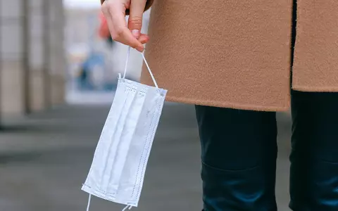 Autoritățile au confiscat o tonă de dezinfectanți și zeci de mii de măști și mănuși de la speculanții de materiale sanitare. Produsele vor fi trimise în spitale