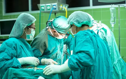 A vrut să păcălească medicii! O tânără întoarsă din Italia a mers să facă avort și nu a spus că e în carantină. Autoritățile au amendat-o cu 10.000 de lei