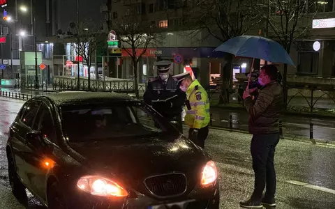 Ce înseamnă că ai voie să ieși în oraș "în apropierea locuinței", potrivit Ordonanței Militare. Distanța acceptată de Poliție