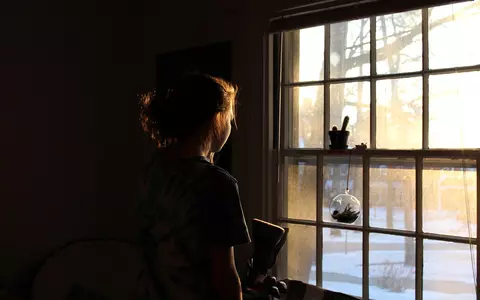 Povestea unei tinere din România diagnosticată cu HIV: "Teama de a fi judecată de alţii e mai mare decât teama de moarte. Ne hrănim cu vorbele bune și ne pun la pământ vorbele rele"