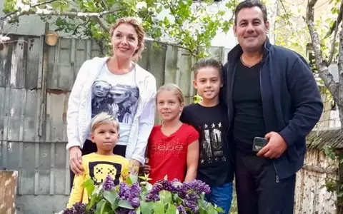 Ionuț Dolănescu nu ține cont de restricții când vine vorba de mama lui! Artistul a petrecut Paștele în România, alături de Maria Ciobanu și familia lui