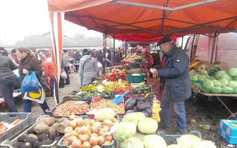 Cu cât s-au scumpit alimentele după instituirea stării de urgență. Cartofii se află pe primul loc în topul alimentelor cu prețuri mai mari!