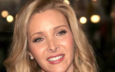 O mai ții minte pe Phoebe din Friends? Cum arată Lisa Kudrow, la 57 de ani, după ce a fost nevoită să apeleze la o operație estetică