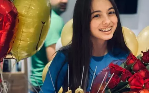 O mai ții minte pe Laura Bretan, câștigătoarea sezonului 6 "Românii au talent"? A împlinit 18 ani și și-a sărbătorit majoratul în izolare!