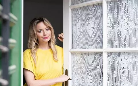 Însărcinată în 5 luni, Laura Cosoi s-a retras la Târgu-Mureș: ”Nu țin legătura cu doctorul, dar trebuie să revin în București, la control, peste două săptămâni”