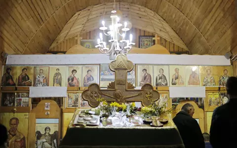 Cum vor primi credincioșii Lumina de Paște. Polițiștii vor ajuta voluntarii în noaptea de Înviere. Ministrul Sănătății dezaprobă măsurile