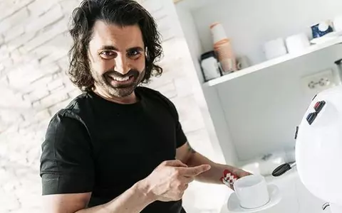 A sfidat legea și acum trebuie să plătească! Pepe a ieșit din casă să ia Lumină în Noaptea de Înviere, dar a luat amendă! Momentul a fost imortalizat