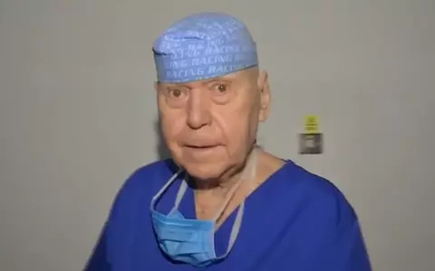 Povestea impresionantă a medicului Petre Ciuvăț, care la 80 de ani a revenit la spital și luptă împotriva coronavirusului: "Nu mă tem. Asta iubesc și asta am iubit toată viața"