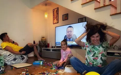 Răzvan Fodor întâmpină probleme în izolare, din cauza obsesiei soției pentru dezinfectat. Concurentul de la Asia Express s-a ales cu arsuri pe mâini: "A fugit direct la baie să spele clorul"