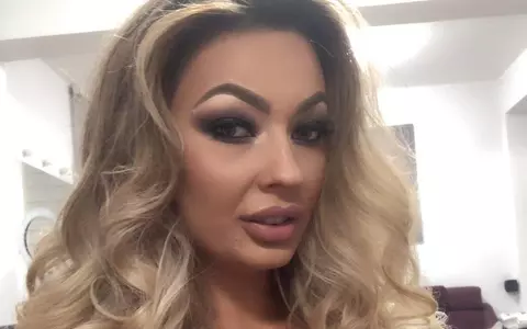 O româncă întoarsă din Marea Britanie se vaită de condițiile dintr-un centru de carantină din Mamaia: "Copilul plângea de foame. Am primit pilaf nefiert şi carne fiartă"