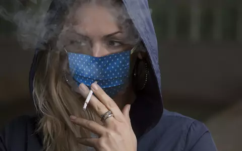 Organizația Mondială a Sănătății confirmă: alcoolul și fumatul cresc riscul de îmbolnăvire cu COVID-19