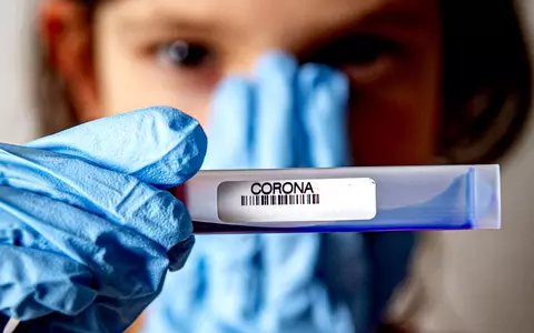 O femeie din Arad a fost infectată cu COVID-19 în spital. Elena face dezvăluiri cutremurătoare: ”Colega mea mi-a spus că e pus cearșaful peste ea....”