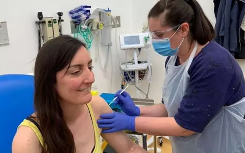 S-a zvonit că ar fi murit! Cum se simte prima persoană care a fost vaccinată experimental împotriva coronaviruslui. Universitatea din Marea Britanie vrea să producă 1 milion de doze ale vaccinului