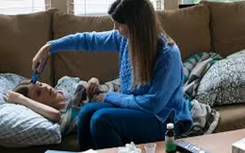 Atenție! Cum te tratezi acasă de infecția cu coronavirus, dacă ai simptome ușoare. Ce trebuie și ce NU trebuie să faci