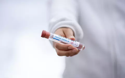 Un nou medicament pentru COVID-19 a intrat în teste. Famotidina se folosește în tratamentul pentru ulcer