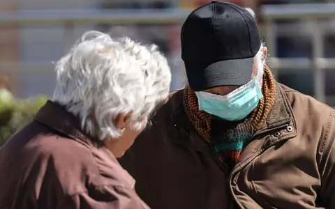 Povestea emoționantă a unui cuplu de 85 de ani din Spania. S-au vindecat în același timp de coronavirus. Reacția medicilor care i-au îngrijit este incredibilă!