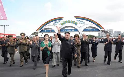 Cine este și cum arată misterioasa soție a dictatorului Kim Jong-un. Detalii ce n-au putut fi șterse din trecutul Primei Doamne din Coreea de Nord