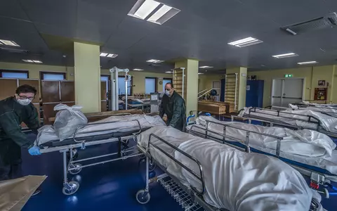 Coronavirusul se poate transmite în cel mai neașteptat mod. Te poți infecta, dacă nu tragi apa la toaletă, cu capacul pus