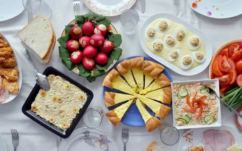 Ce să faci cu resturile de mâncare rămase de la Paște. Rețetele cu care vei salva tot ceea ce vrei să arunci