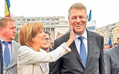 Klaus Iohannis va petrece Paștele acasă, cu soția lui, Carmen: "Nu vom invita pe nimeni la masă, nu vom merge la nimeni la masă". Sfaturile președintelui pentru români, cu ocazia Sărbătorilor Pascale.