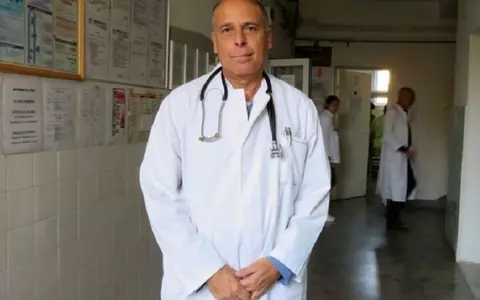 Medicul Virgil Musta, care a vindecat sute de pacienți de COVID-19 la Timișoara, trage un semnal de alarmă: unde NU trebuie să purtăm mască şi mănuşi