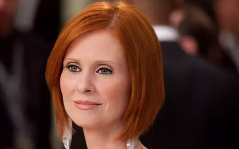 O mai ții minte pe Miranda din Sex and the City? Cum arată Cynthia Nixon la 54 de ani