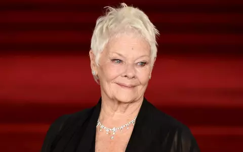 Judi Dench, cea mai vârstnică vedetă prezentă pe coperta ediției britanice a revistei Vogue. Incredibil cum arată actrița la 85 de ani!
