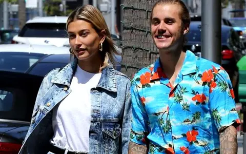 Hailey și Justin Bieber au pus ochii pe fosta reședință a Madonnei, din Beverly Hills! Vila de 33 de milioane de dolari arată fabulos: are piscină, centru de fitness și cinematograf