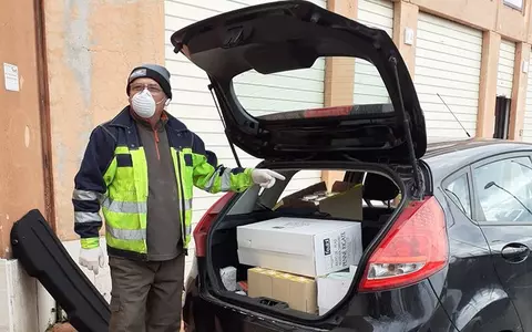 Români în Italia. Alexandru Neacșu locuiește de 18 ani în Italia și lasă alimente la ușile nevoiașilor: "Am întâlnit și oameni care nu mai aveau ce mânca"