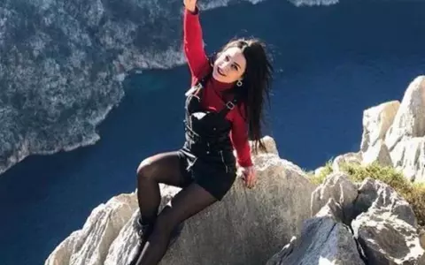 Ironia sorții! O tânără a murit în timp ce-și făcea un selfie pentru a sărbători terminarea restricțiilor impuse de COVID-19, în Turcia. Ultimele cuvinte ale fetei îți dau fiori!