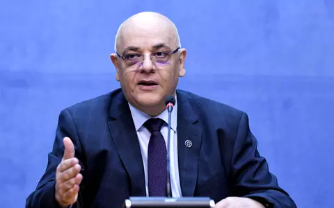 Ți-ai făcut programare la frizerie sau la stomatolog după data de 15 mai? Raed Arafat a specificat regulile care-ți permit accesul: ”Este posibil ca la intrare să ni se ia temperatura”